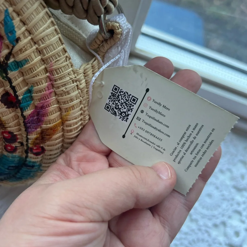 Handwoven Toquilla Straw Round Bag by Yurelly Mero - Blue Bird Design - Picture 6 of 12